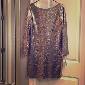 Long sleeved sequins mini dress. Gold and silver