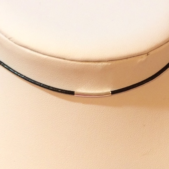 Silver and black leather choker - Picture 3 of 3
