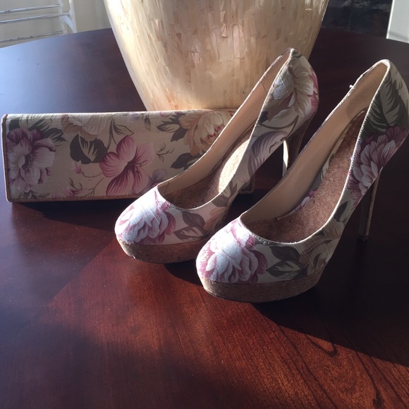 Cute Aldo floral cork heel with matching clutch.