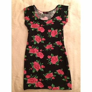 Motel pink rose print short sleeve bodycon dress