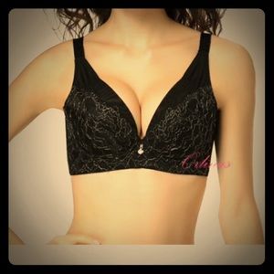 ORLINAS  NWOT BEAUTIFUL black and gold lace