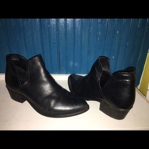Steve Madden boots size 9