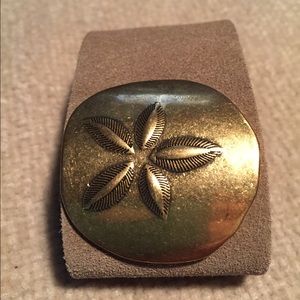 Cream bracelet with sand dollar