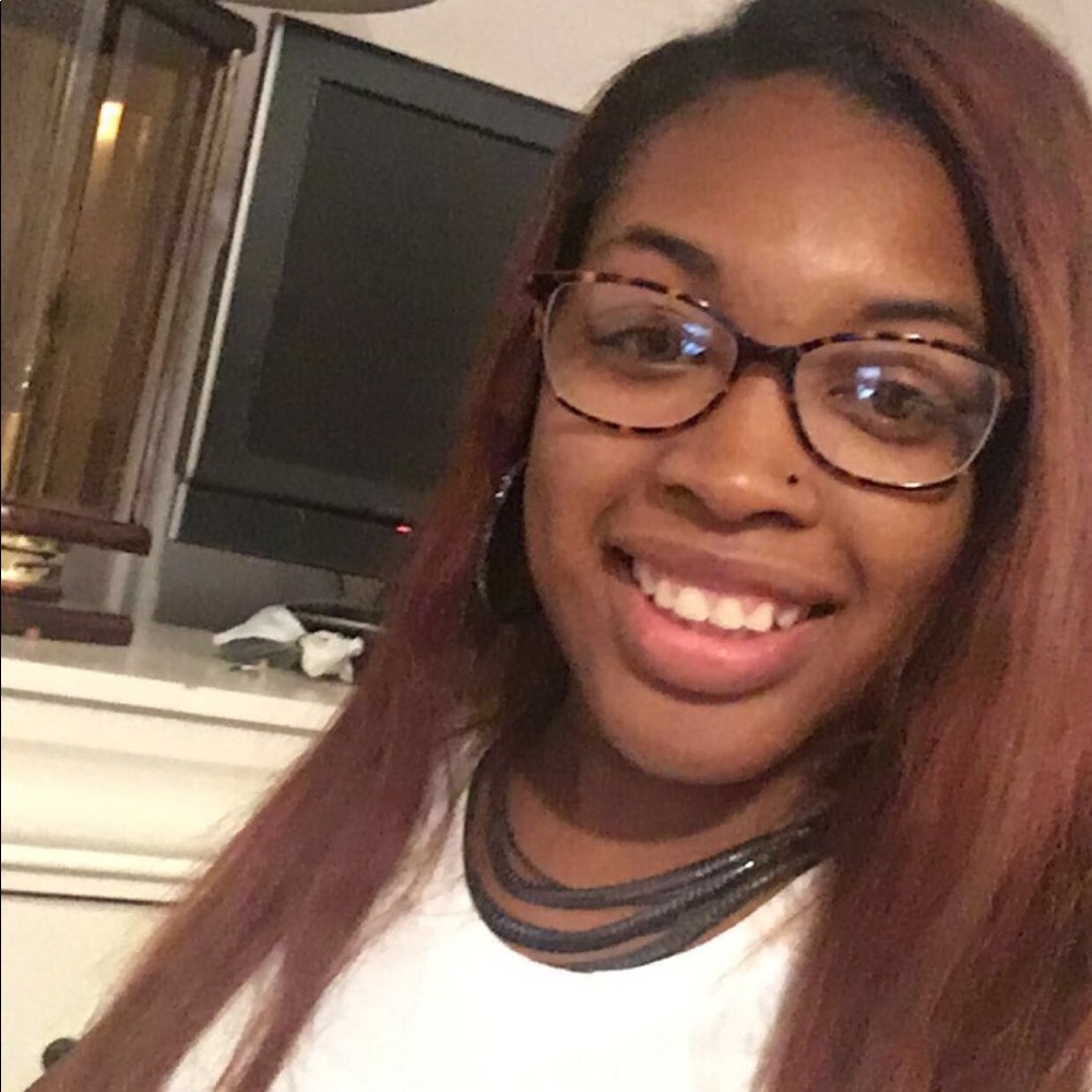 Meet your Posher, Markaila