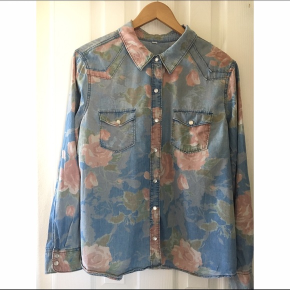 Tops - Vintage Floral pearl snap denim top size large