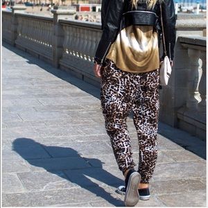 🐆 spring time Silky Leopard Joggers 🐆