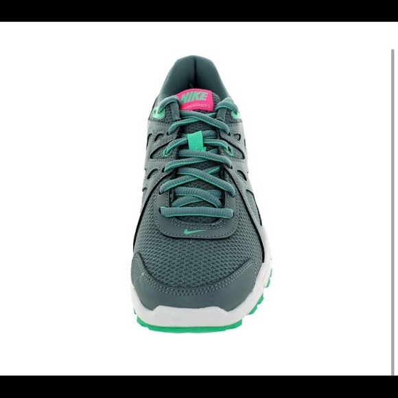 Nike revolution running shoes like new 9.5 - Picture 2 of 4