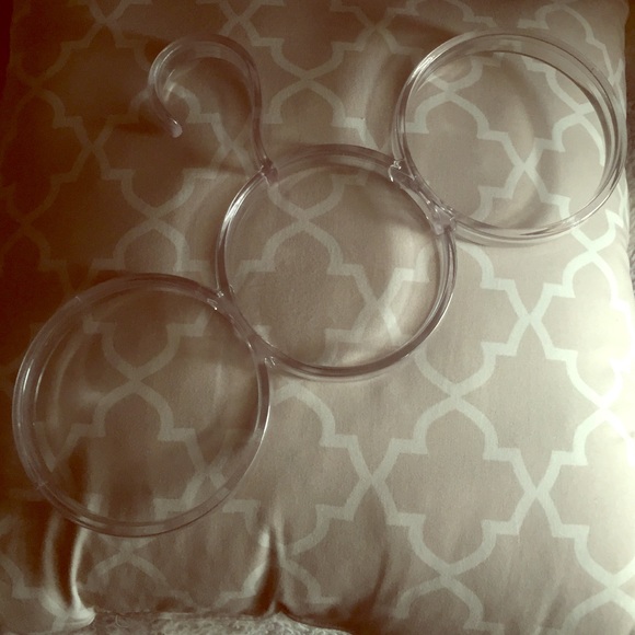 Acrylic 3 hole scarf hanger