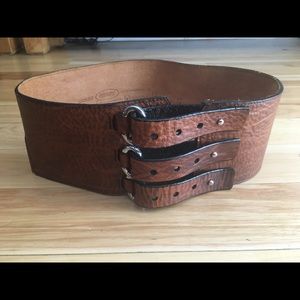 Absolutely stunning belt.