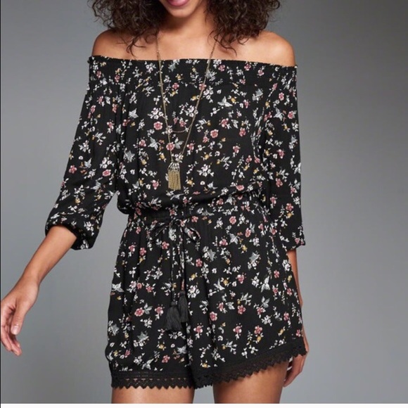 LOOKONG FOR THIS A&F ROMPER