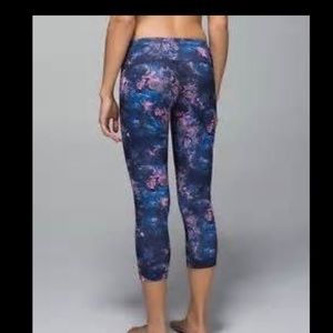 Silky Lululemon floral wunder under crops