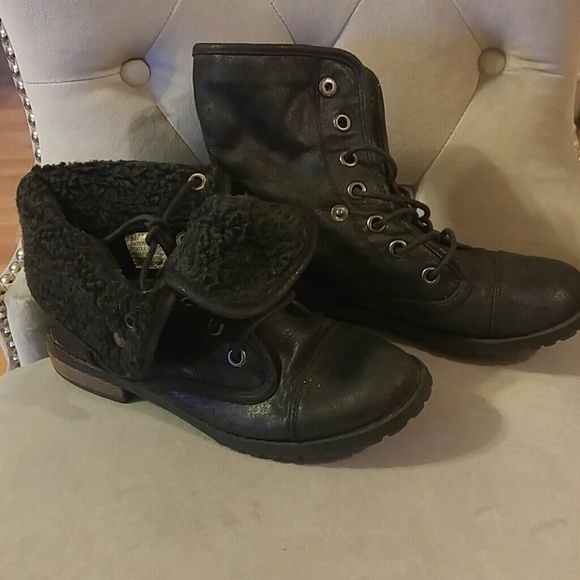 Combat boots