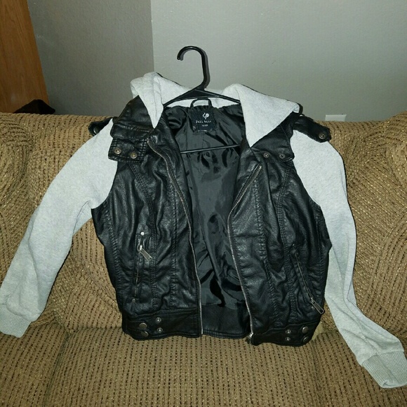 Size m // full tilt faux leather/sweatshirt hooded - Picture 2 of 3
