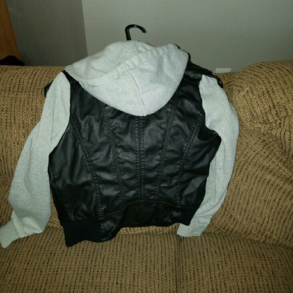 Size m // full tilt faux leather/sweatshirt hooded - Picture 3 of 3