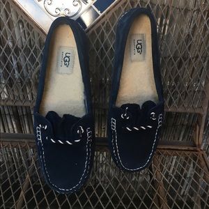 Suede Ugg blue loafer. 8 1/2