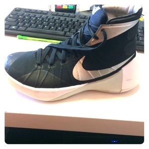 7.5 Women's Nike Basketball Shoes