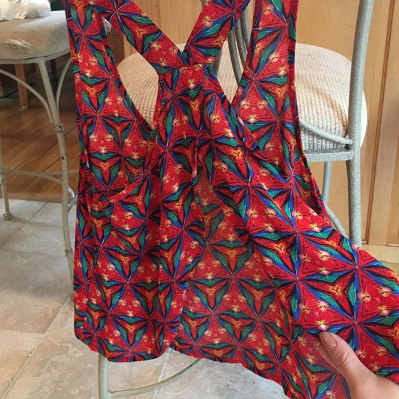 Fun flowy tank top - Picture 2 of 2