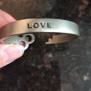 Giving keys LOVE bracelet