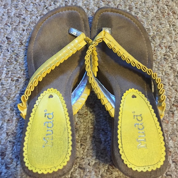 Yellow mudd sandals/ wedges size 8