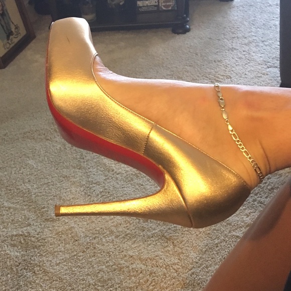 Gold Christian Louboutin heels size 39