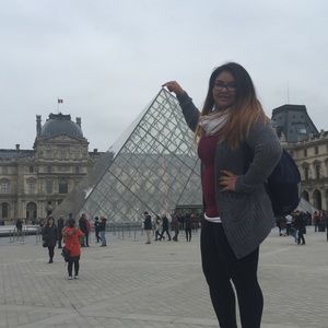 Meet your Posher, Dahlia