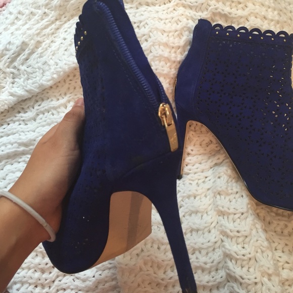 Marc Fisher Heeled Ankle Boots - Picture 3 of 4