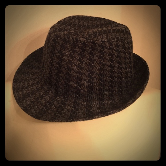 Super cute gray and black houndstooth fedora!