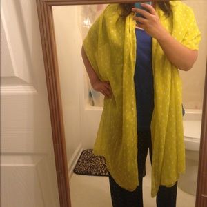 large wrap/scarf, yellow and white teardrops, Felicity the doll is not included