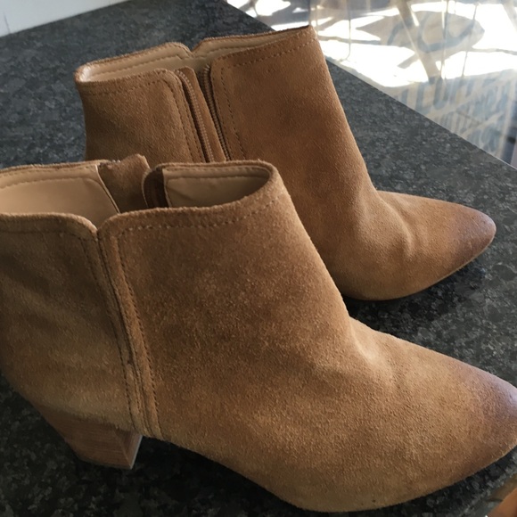 Banana Republic Shoes - Banana Republic distress Toe Boots 3inch Heel