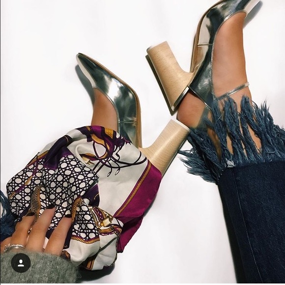 Chloe Metallic Pump - Picture 1 of 8