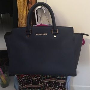 Michael Kors Selma Medium Tote