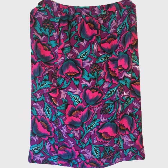 🚫SOLD🚫 Campus Casuals Wild Poppy Print Skirt🌷