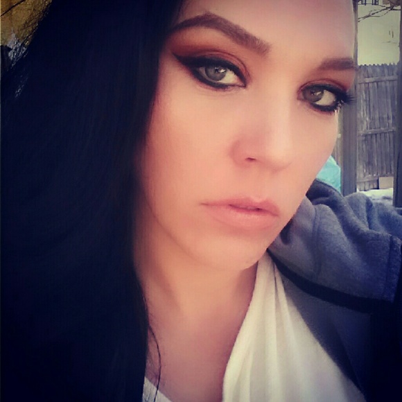 Meet your Posher, Stephanie - Picture 2 of 3