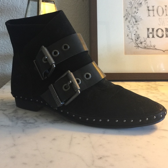Luxury Rebel ~ 7 1/2 black leather bootie