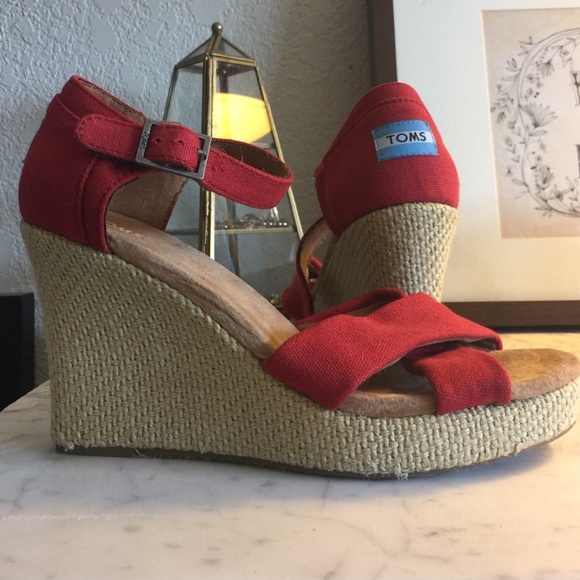 Tom's red wedge