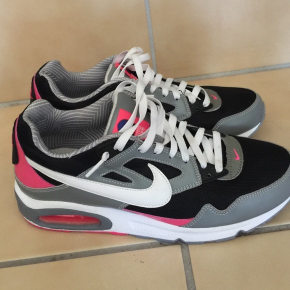 11 WOMENS NIKE AIRMAX