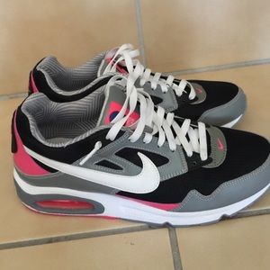 11 WOMENS NIKE AIRMAX