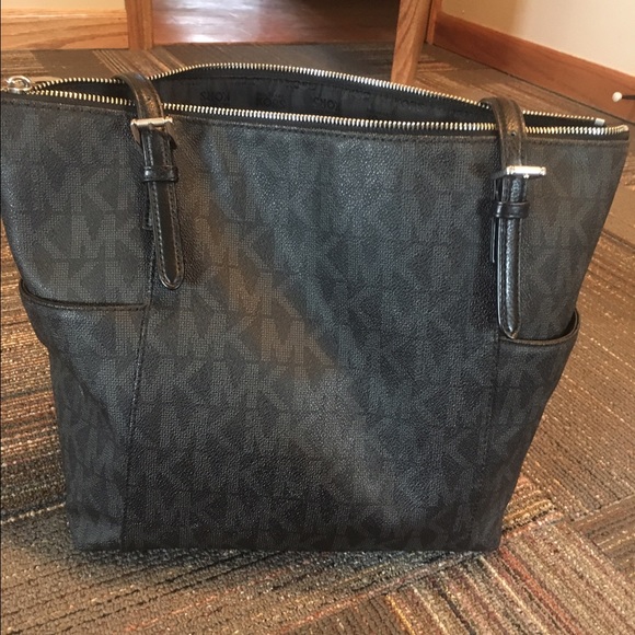 Authentic Michael Kors tote - Picture 1 of 3