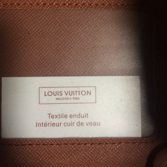 Louis Vuitton - Picture 2 of 3
