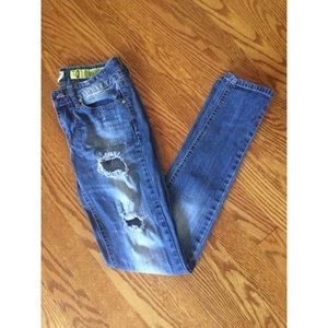 Distressed skinny jeans