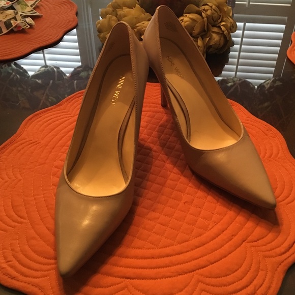 High heel pumps