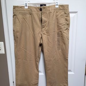Men's American Eagle khakis size 38/32, never worn