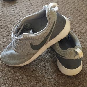 Nike roshes