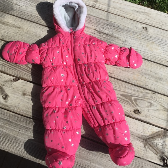⭐️LAST CHANCE! Gone this Sunday! girls size 6-9 mo
