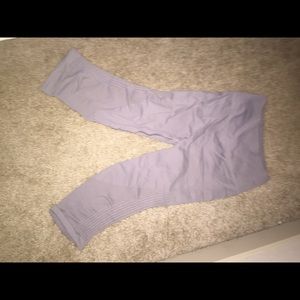 LULULEMON GREY COMPRESSION CAPRIS