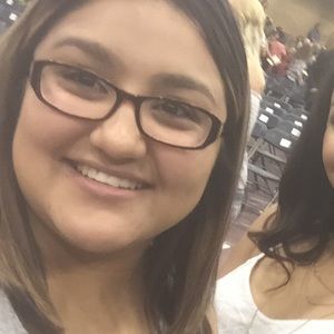 Meet your Posher, Monique