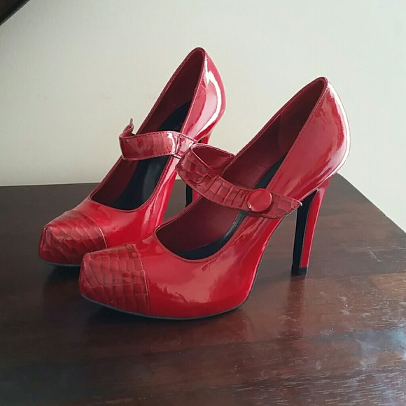 Gianni Bini 4.5inch pumps