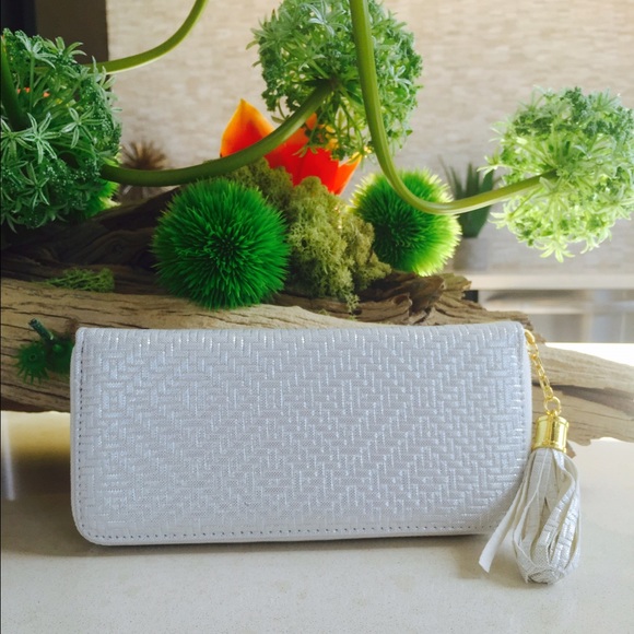 MELIE BLANCO Vegan Leather Wristlet - Picture 2 of 4