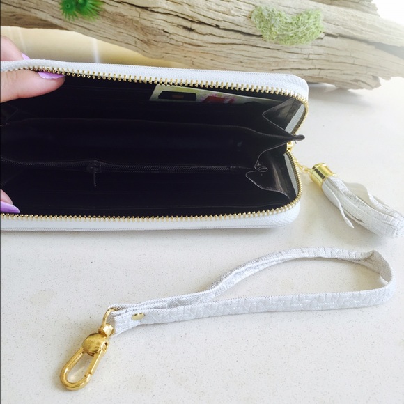 MELIE BLANCO Vegan Leather Wristlet - Picture 3 of 4