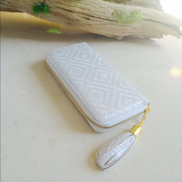 MELIE BLANCO Vegan Leather Wristlet - Picture 4 of 4